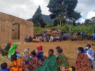 Group photo of the local community at a CONASU meeting.